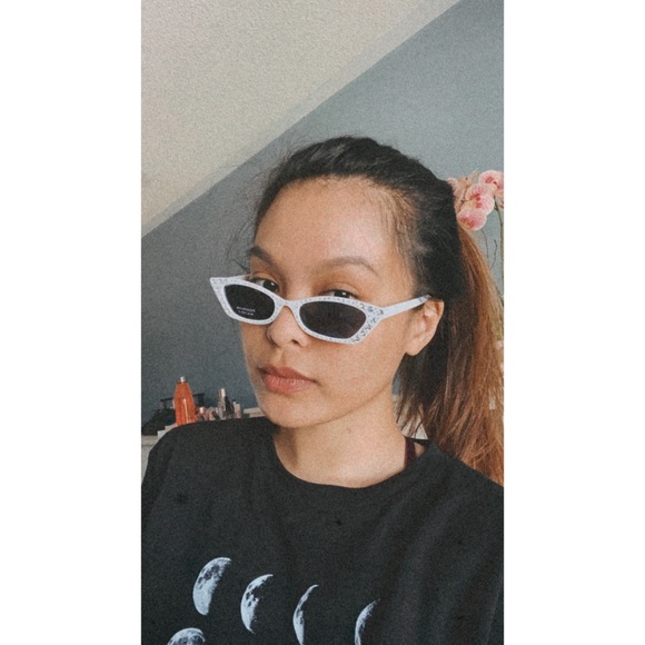 Jeweled Vintage Cat Eye Sunglass - Picture 3 of 3